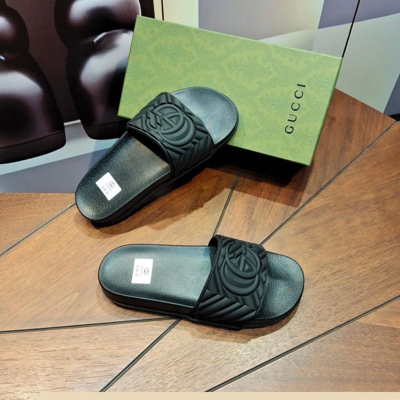 G*u*i slippers